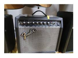 გიტარის დინამიკი fender frontman 15R comb