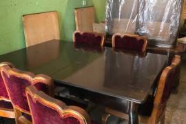 მაგიდა გასაშლელი სკამებით რუმინული