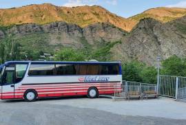 გთავაზობთ ტურისტული ავტობუსის გაქირავების სერვისს