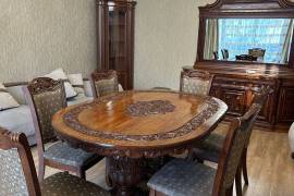 ხის მაგიდა