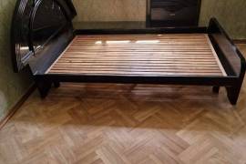 იყიდება ორ კარიანი კარადა და საწოლი მატრასით