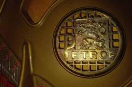როიალი "PETROF"