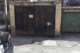ავტოფარეხის კარი