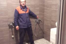 სანტექნიკოსი.