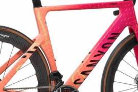 2025 Canyon Aeroad CFR AXS Road Bike