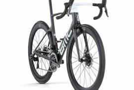 2024 BMC Teammachine R 01 LTD Road Bike