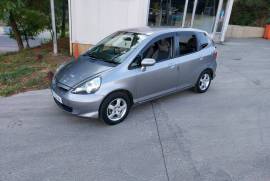 მანქანების გაქირავება 