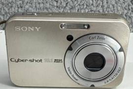 Sony Cyber-shot DSC-N2 10.1MP Digital Camera