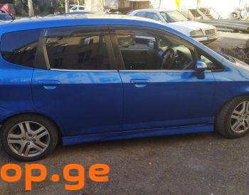 მანქანის გაქირავება Honda Fit
