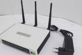 სამანტენიანი 300 Mbps Wi-Fi როუტერი