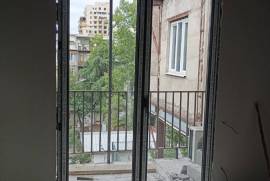 მეტალოპლასტმასის და ალუმინის  კარ ფანჯარა
