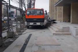გთავაზობთ  ამწე კალათით მომსახურებას 