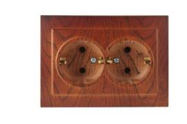 ალუბლისფერი როზეტი 2-ნი დამიწებით