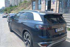 მანქანით მომსახურება. 4×4 ჯიპი. 