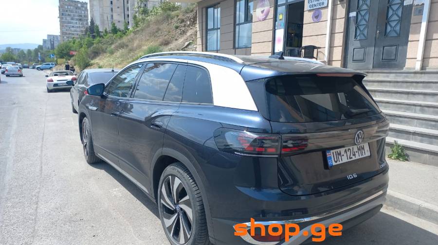 მანქანით მომსახურება. 4×4 ჯიპი.