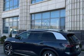მანქანით მომსახურება. 4×4 ჯიპი. 