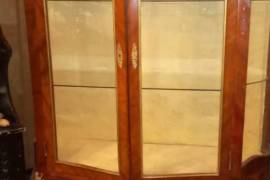 SALE (დიდი ფასდაკლებით) იყიდება ფრანგული ვიტრინა