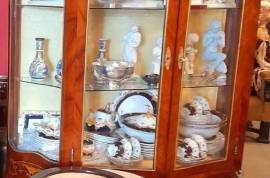 SALE (დიდი ფასდაკლებით) იყიდება ფრანგული ვიტრინა