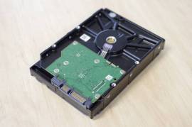 თითქმის ახალი 3TB დესკტოპ ვინჩესტერი Seagate 